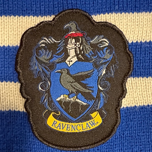 Wizarding World of Harry Potter Ravenclaw Blue and Gray Striped Scarf with Crest - Picture 7 of 7